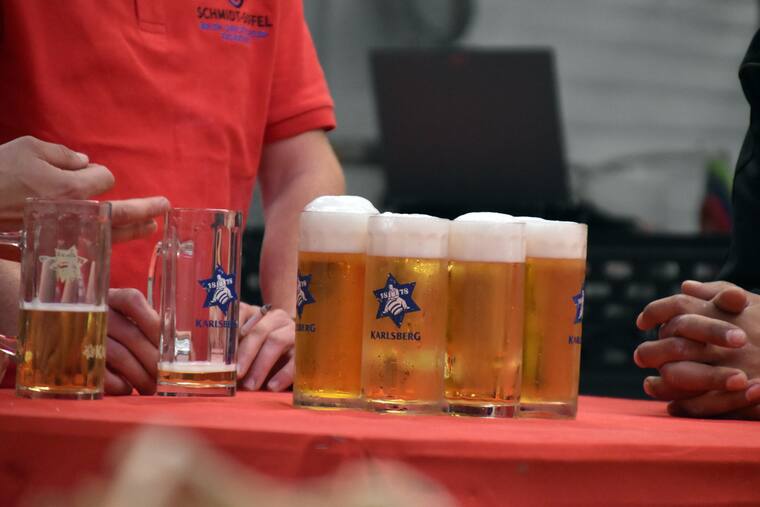 Frisch gezapftes Bier